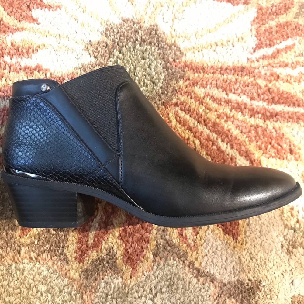 Vera Wang boots